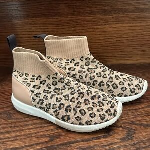 H&M Girls Fitted Cheetah Print Runners - size 10.5